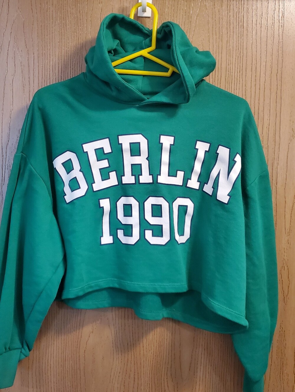 Zara Emerald Green Cropped 'Berlin 1990' Hoodie Sweater size L
